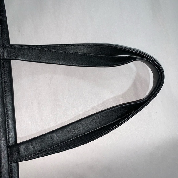 authentic CHANEL ltd edition Totebag RARE - Picture 11 of 13